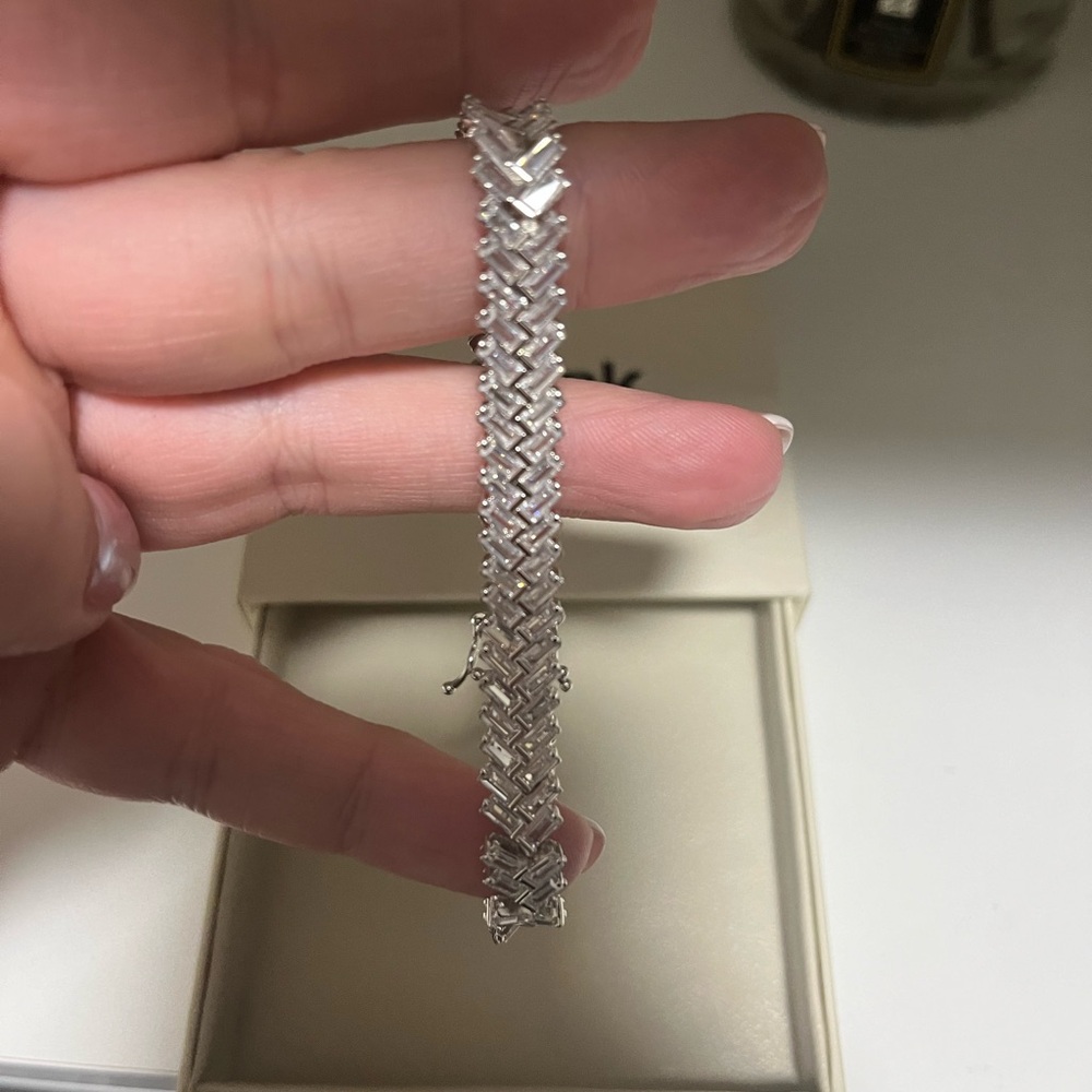 ICELINK Cubic Zirconia Tennis Bracelet.  High quality design and details